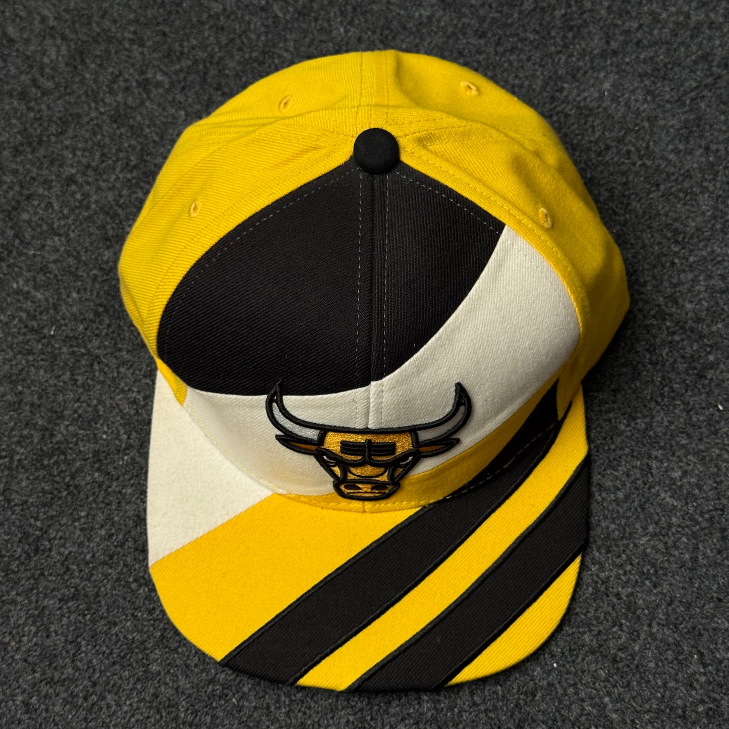 Mitchell & Ness Chicago Bulls Paintbrush Snapback Cap