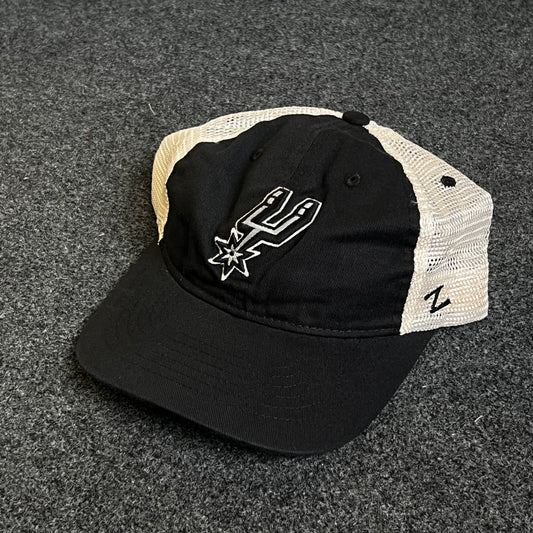 San Antonio Spurs Mesh Trucker Cap – Black & White Mesh (Spur Logo)